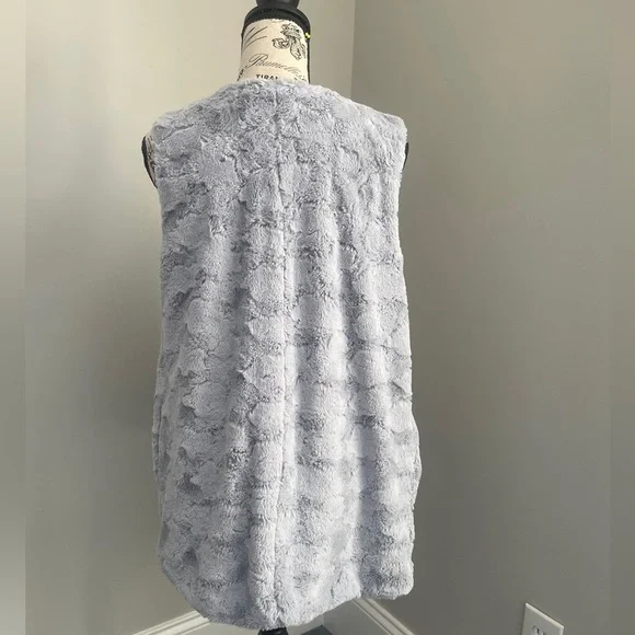 SADIE & SAGE ladies vest. Bag 12 - Picture 3 of 7